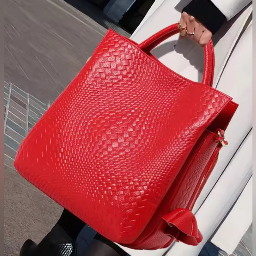 NEW $500 Italiano Genuine Leather Red Tote Bag
